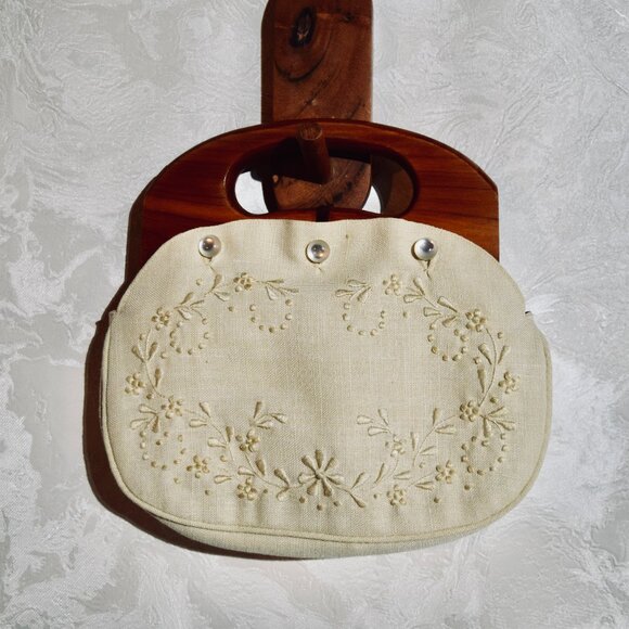 Vintage H.A. & E. Smith Bermuda Bag - Embroidered Cream Cover & Wooden Handle - Picture 1 of 4